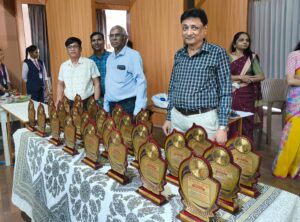 કામરેજ ચાર રસ્તાની રામકબીર હાઈસ્કૂલમાં મોડેલ ટેસ્ટ ઇનામ વિતરણ અને વિદાય શુભેચ્છા સમારોહ*
