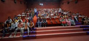 કીમ હિન્દૂ યુવા સંગઠન દ્વારા આજરોજ છત્રપતિ શિવાજી મહારાજના પુત્ર વીર સંભાજી મહારાજના જીવનચરિત્ર પર આધારીત ફિલ્મ "છાવા" કીમના લક્ષ્મી સિનેમા ખાતે નિઃશુલ્ક બતાવવાનું આયોજન કરવામાં આવ્યું હતું.
