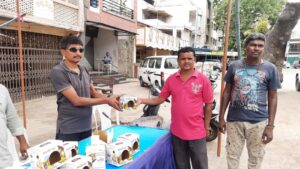 બારડોલી તાલુકાના મઢી ગામે ૧૦૦૦ ચકલીના માળાનું વિનામૂલ્યે વિતરણ કરવામાં આવ્યું*
